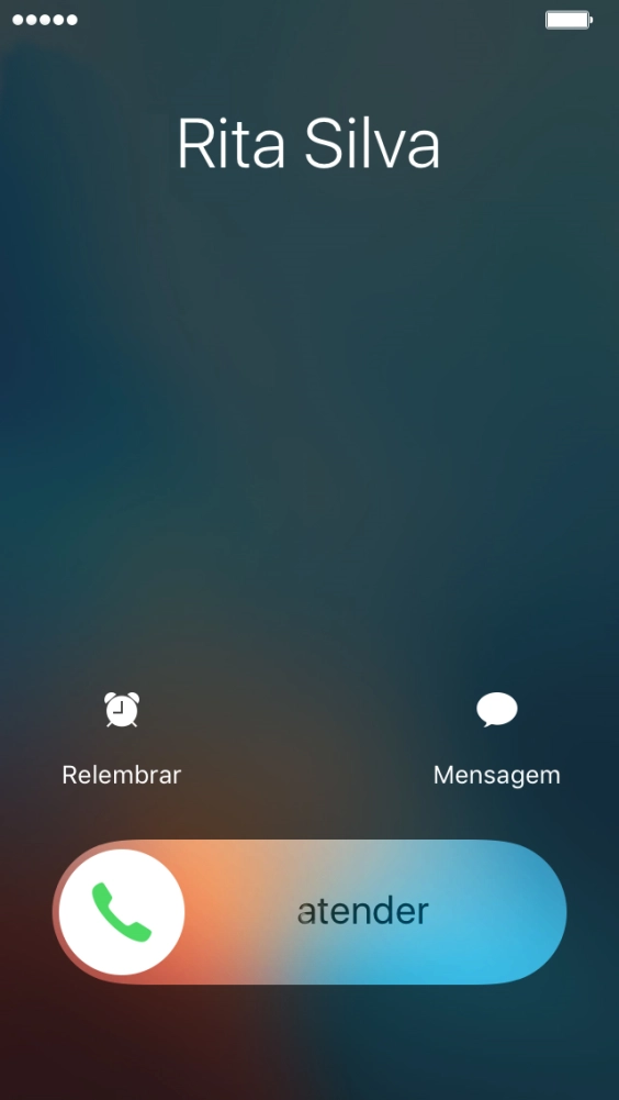 Se o bloqueio de ecrã estiver ativado, prima o ícone de atender e arraste-o para a direita.