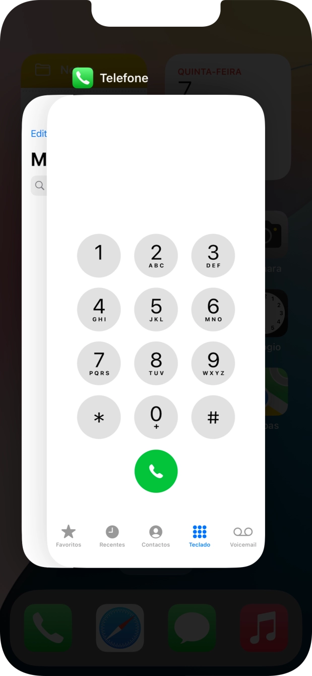 Deslize o dedo para cima sobre a aplicação pretendida para a terminar.