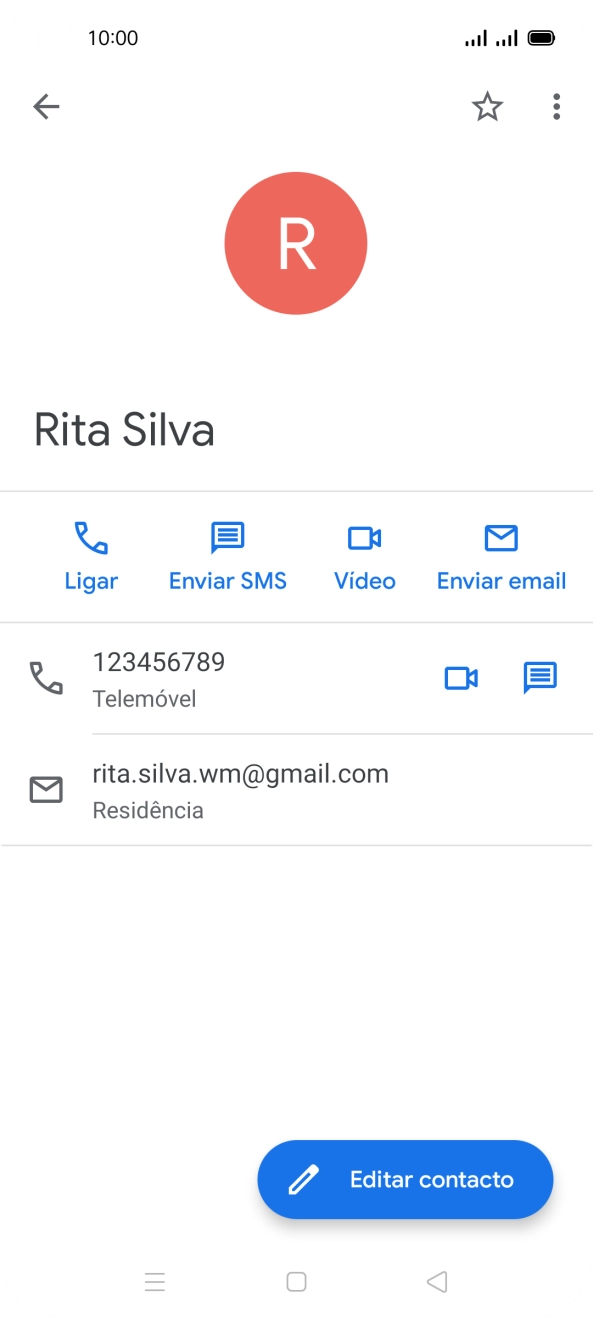Prima o ícone de chamada junto do número de telefone pretendido.