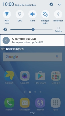 Deslize o dedo sobre o ecrã da direita para a esquerda.