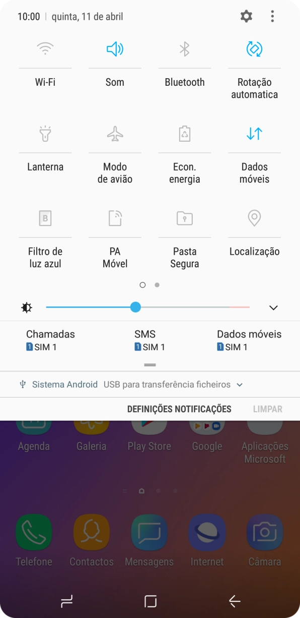 Prima o ícone de dados móveis para ativar ou desativar a função.