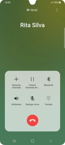 Prima o ícone para terminar a chamada.