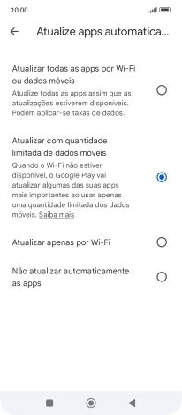 Para ativar a atualização automática de apps via redes móveis, prima Atualizar todas as apps por Wi-Fi ou dados móveis.