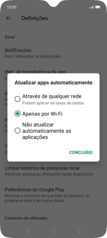 Para ativar a atualização automática de apps via redes móveis, prima Através de qualquer rede.