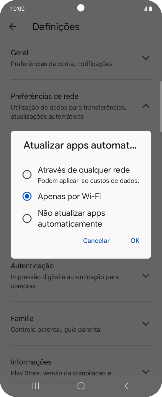 Para ativar a atualização automática de apps via redes móveis, prima Através de qualquer rede.