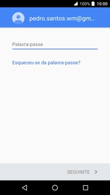 Prima o campo de escrita e introduza a password da sua conta Google.