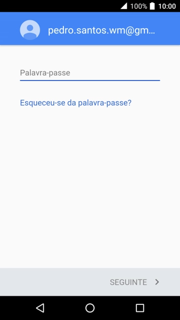 Prima o campo de escrita e introduza a password da sua conta Google.