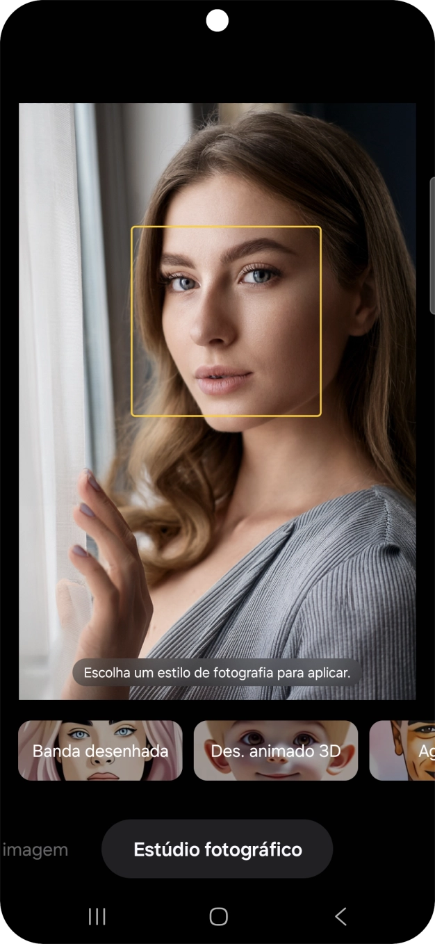 Para alterar o seu retrato para diversos estilos, prima Estúdio fotográfico.