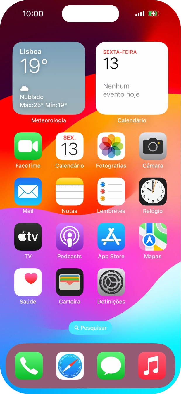 Quando o ícone de bateria em carregamento for mostrado no ecrã, a bateria está em carregamento.