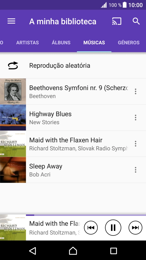 Prima o título da música na parte inferior do ecrã.