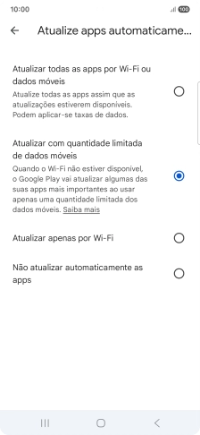 Para ativar a atualização automática de apps via redes móveis, prima Atualizar todas as apps por Wi-Fi ou dados móveis.