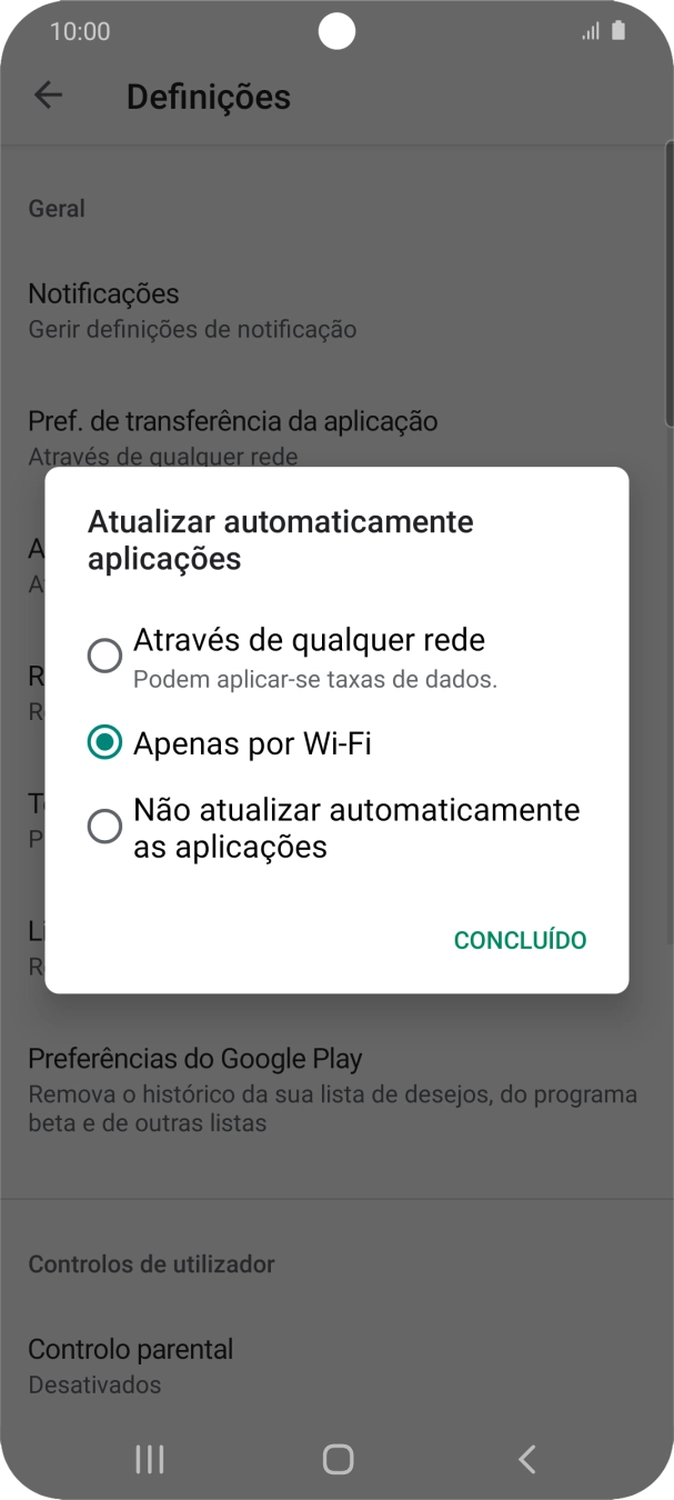 Para ativar a atualização automática de apps via redes móveis, prima Através de qualquer rede.