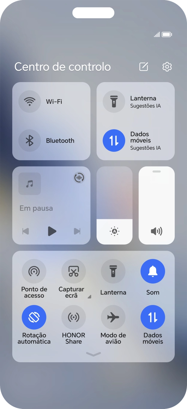 Prima o ícone de dados móveis para ativar ou desativar a função.