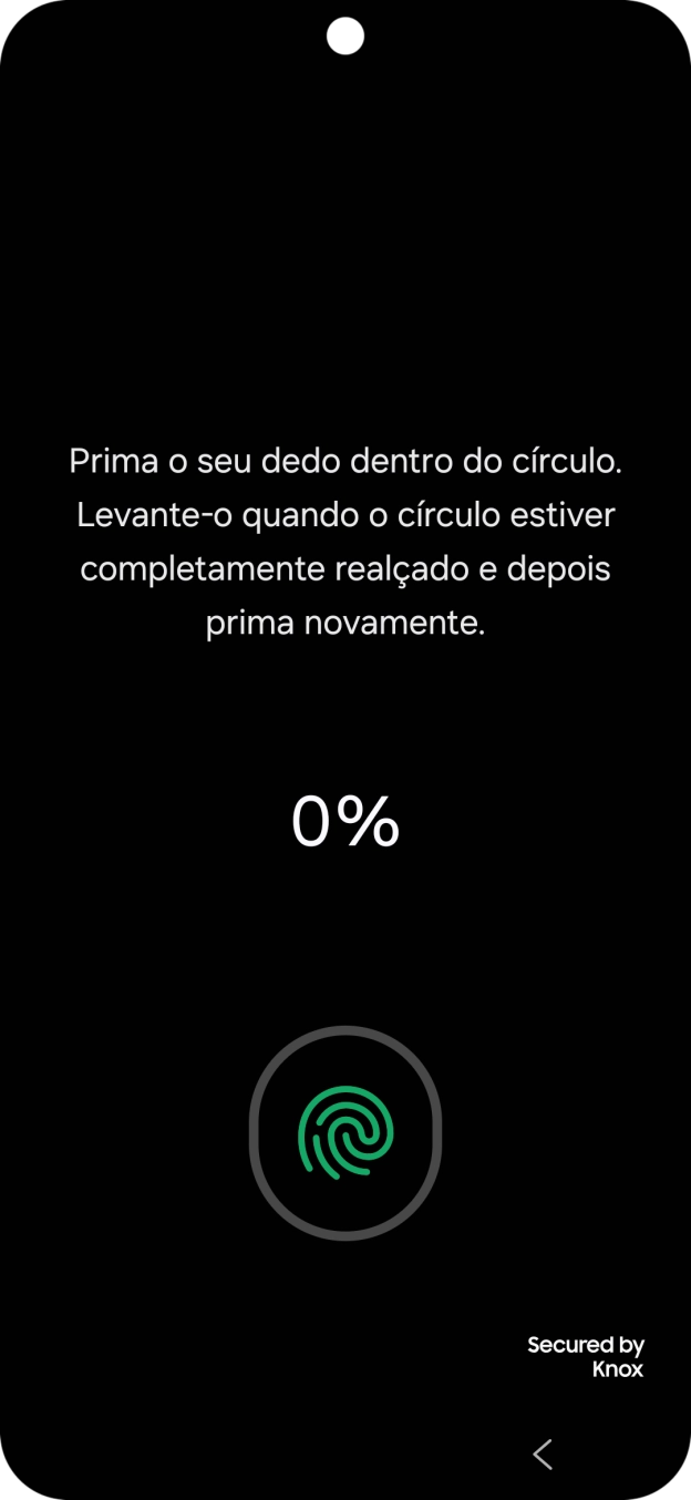Siga as indicações no ecrã para definir a impressão digital como código de bloqueio.