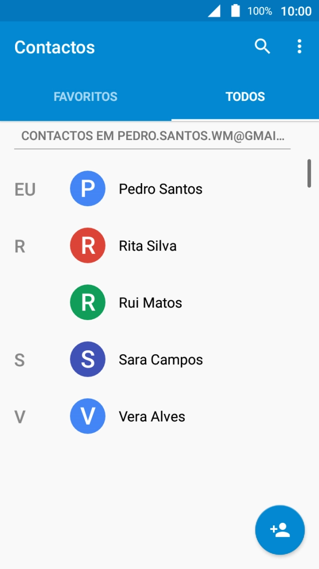 Prima o ícone de novo contacto.
