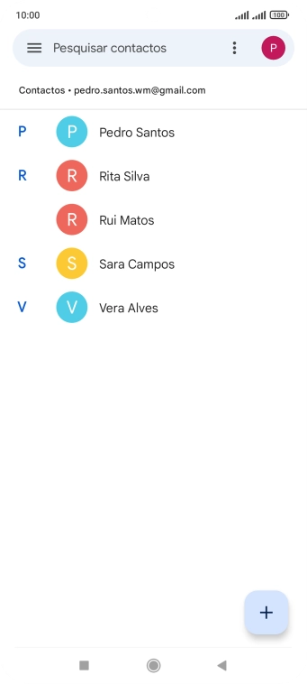 Prima o ícone de novo contacto.