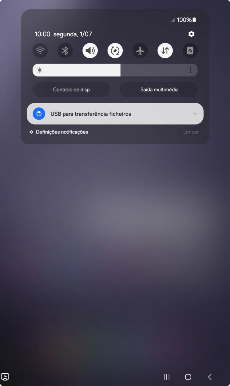 Prima a lista suspensa.