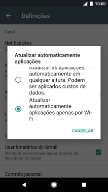Para ativar a atualização automática de apps via Wi-Fi, prima Atualizar automaticamente aplicações apenas por Wi-Fi.