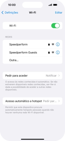 Prima a rede Wi-Fi pretendida e introduza a password da rede Wi-Fi.