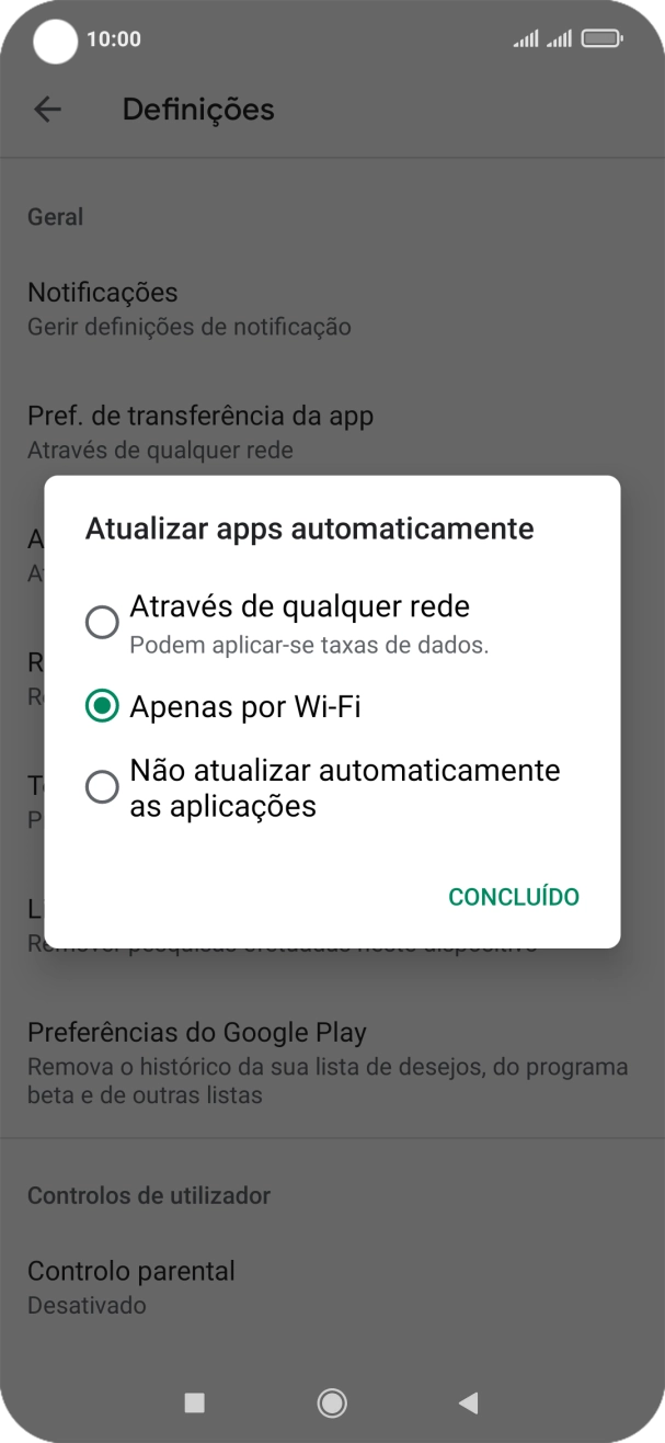 Para ativar a atualização automática de apps via redes móveis, prima Através de qualquer rede.