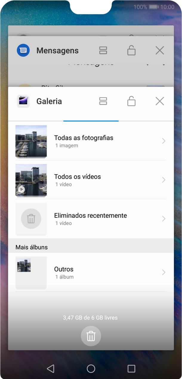 Para terminar uma aplicação em curso, deslize o dedo para a direita na aplicação pretendida.