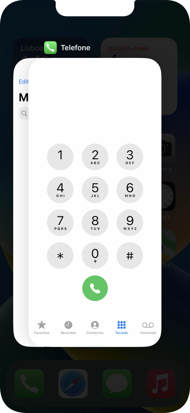 Deslize o dedo para cima sobre a aplicação pretendida para a terminar.