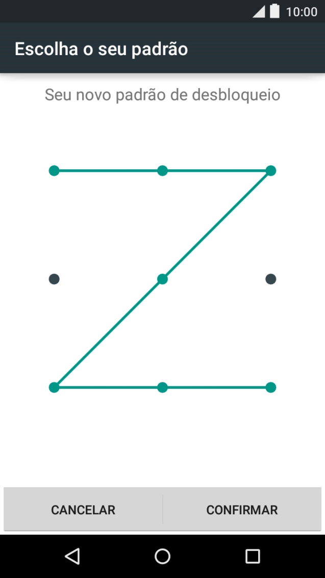 Repita o código de bloqueio do telefone escolhido e prima CONFIRMAR.