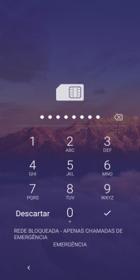 Introduza o código de desbloqueio e prima o ícone para aceitar.