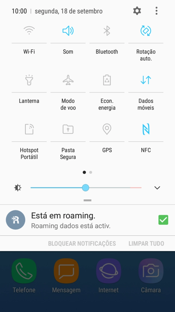 Prima o ícone de dados móveis para ativar ou desativar a função.