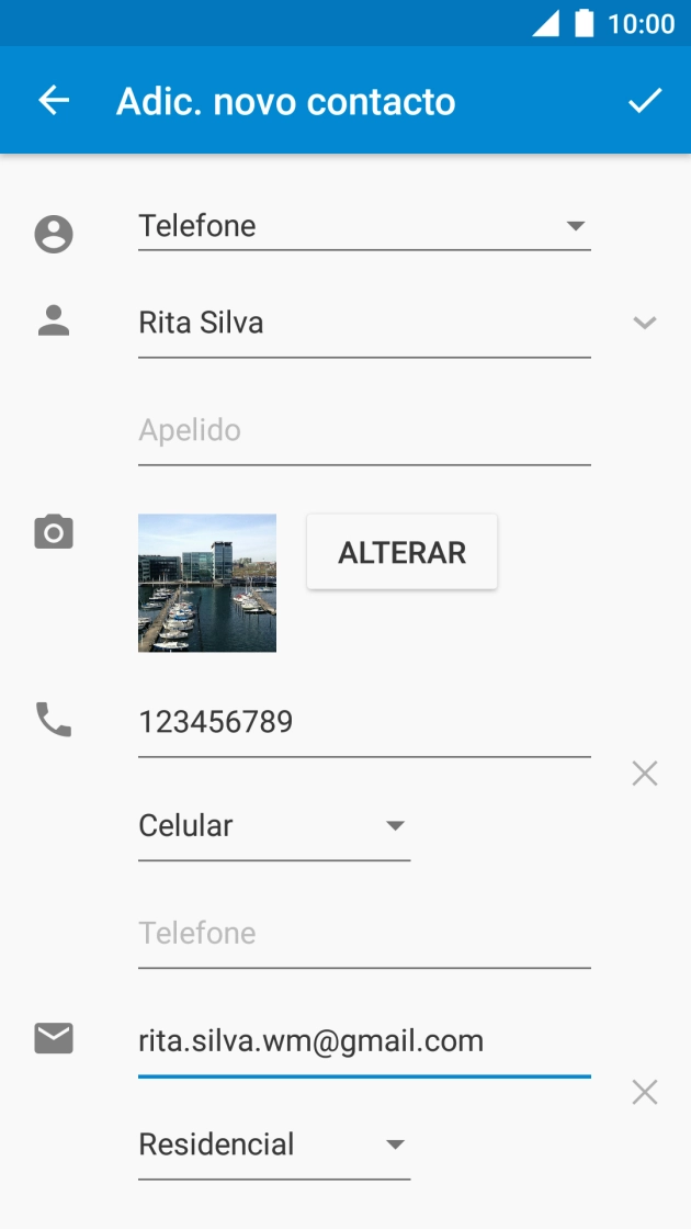 Prima a lista suspensa sob o endereço de e-mail.