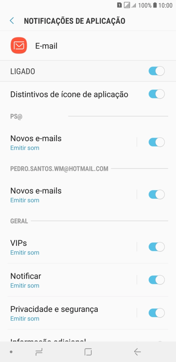 Prima o indicador sob a conta de e-mail pretendida para ativar ou desativar a função.