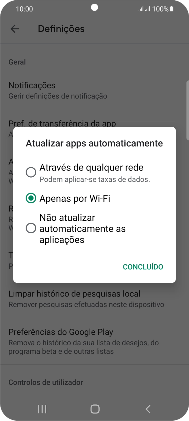 Para ativar a atualização automática de apps via redes móveis, prima Através de qualquer rede.