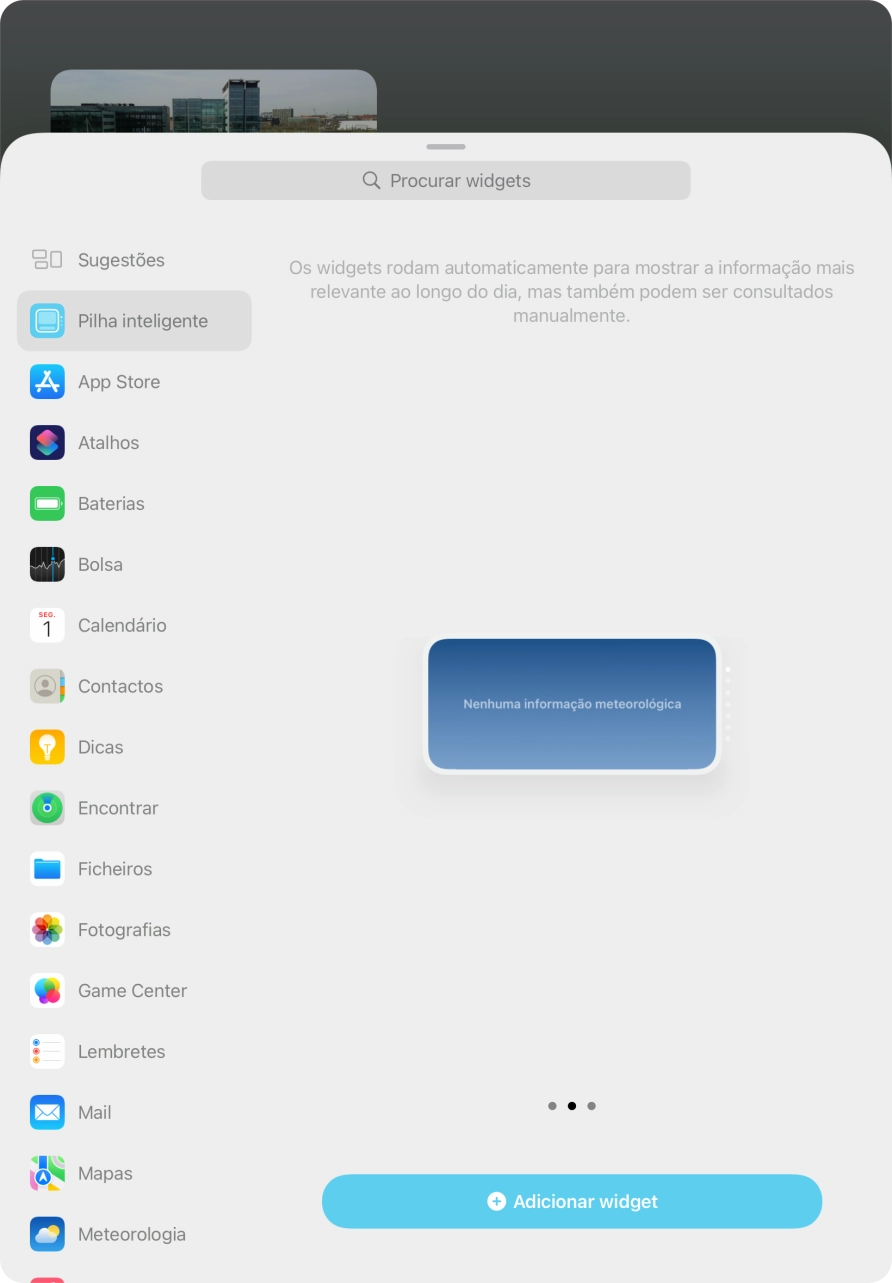 Para escolher a dimensão pretendida para o widget, deslize o dedo para a direita ou para a esquerda sobre o ecrã.