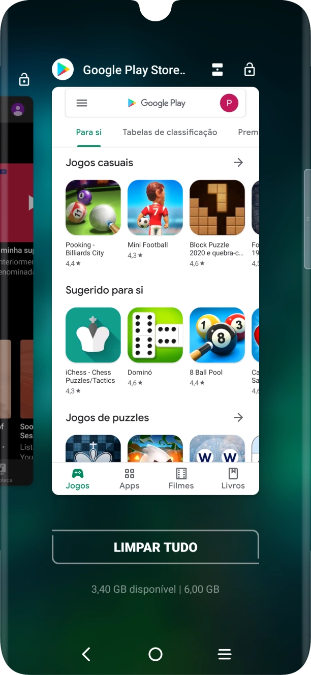 Para terminar uma aplicação em curso, deslize o dedo para cima na aplicação pretendida.