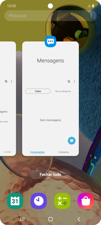 Para terminar uma aplicação em curso, deslize o dedo para cima na aplicação pretendida.