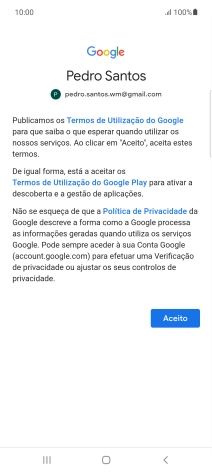 Prima Aceito e siga as indicações no ecrã para escolher as definições da conta Google.
