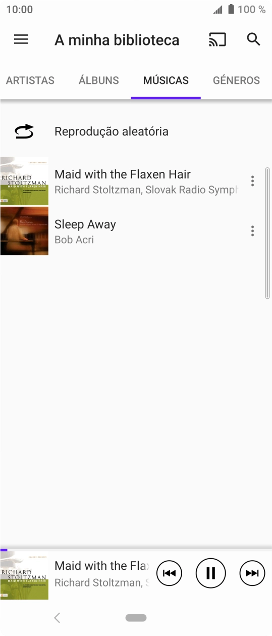 Prima o título da música na parte inferior do ecrã.