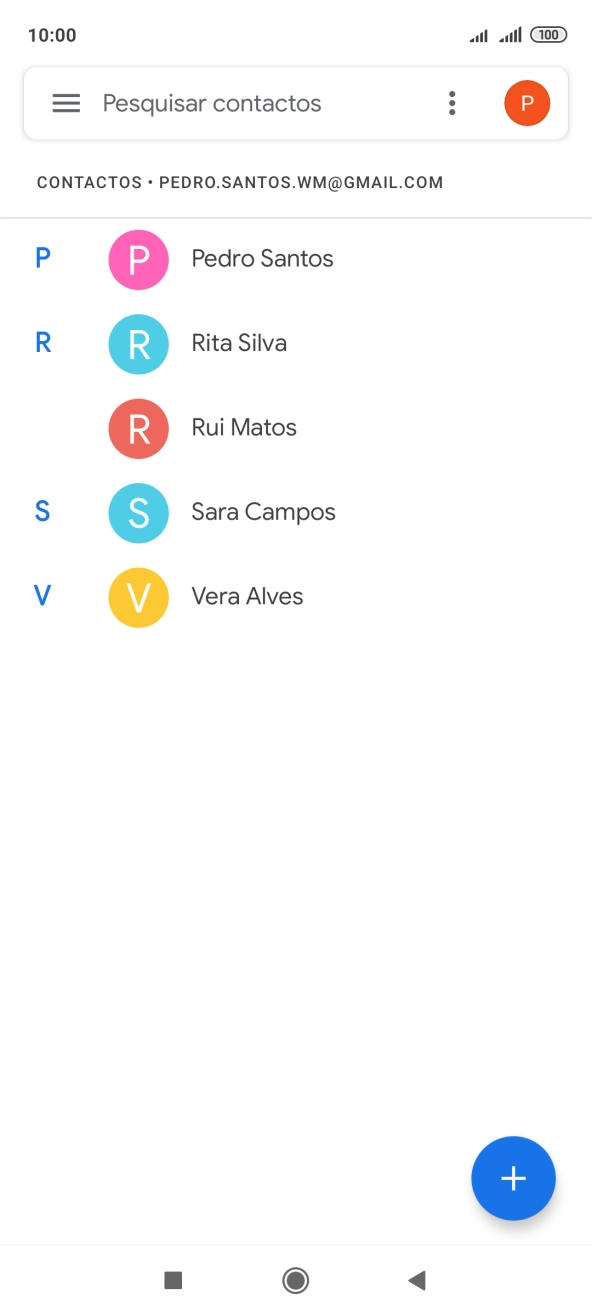 Prima o ícone de novo contacto.