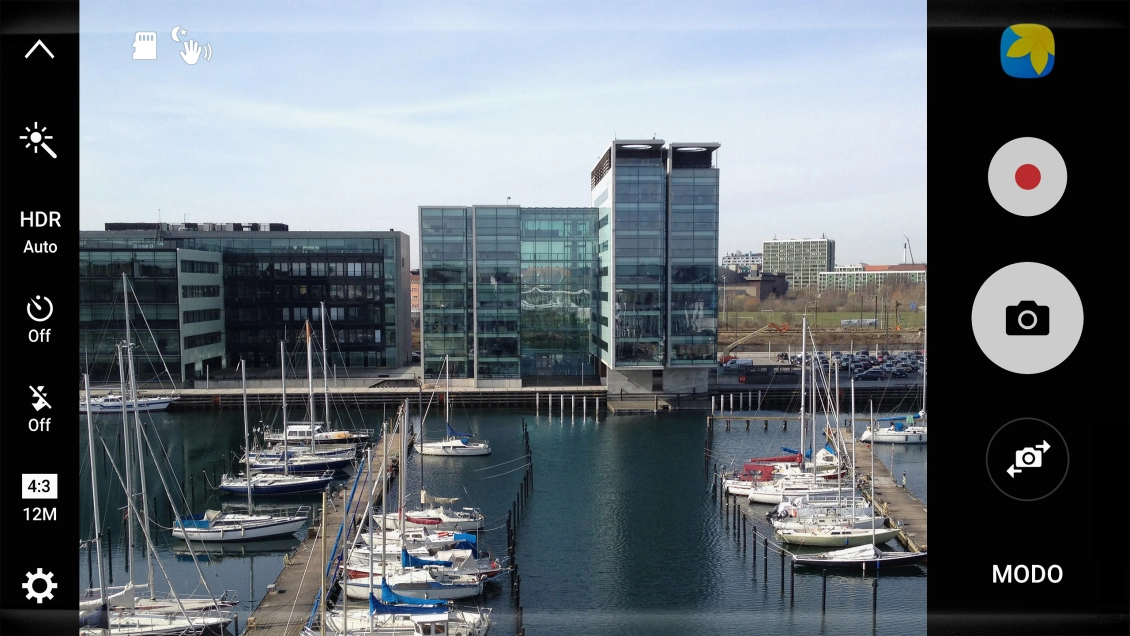 Prima repetidamente o ícone do flash para escolher a definição pretendida.