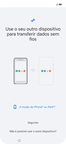 Siga as indicações no ecrã para transferir conteúdo de outro telefone e completar a ativação do telefone.