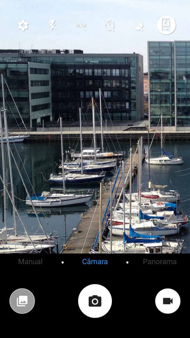 Prima repetidamente o ícone do flash para escolher a definição pretendida.