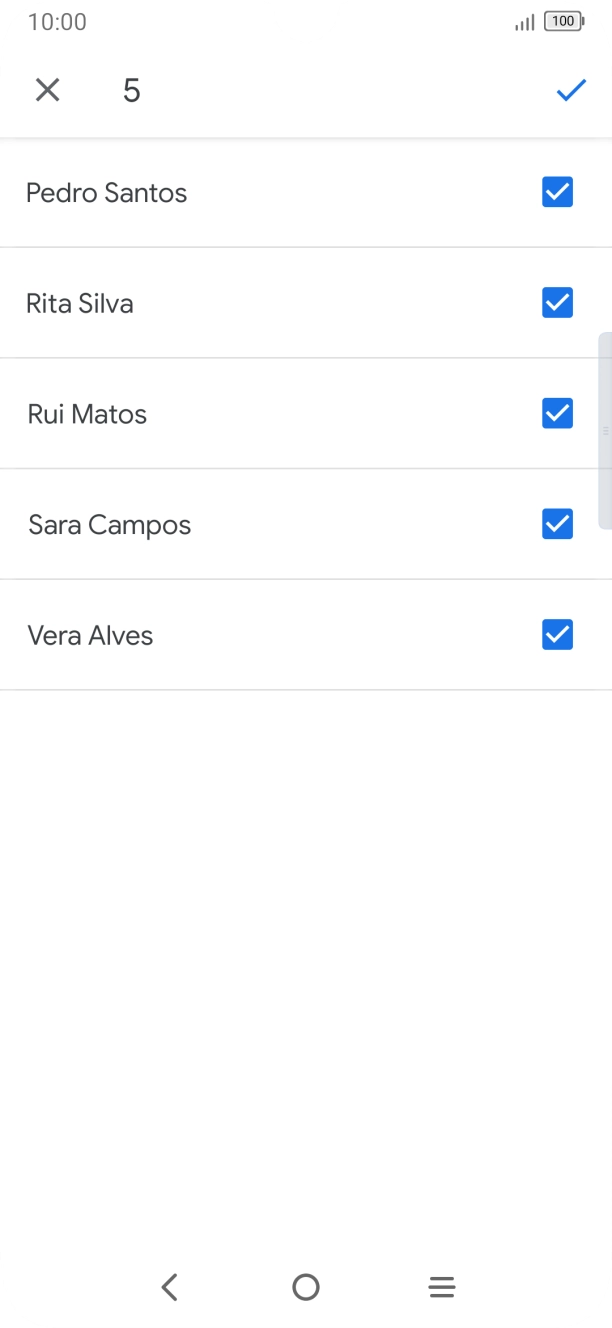 Prima o campo ao lado dos contactos pretendidos para os selecionar.