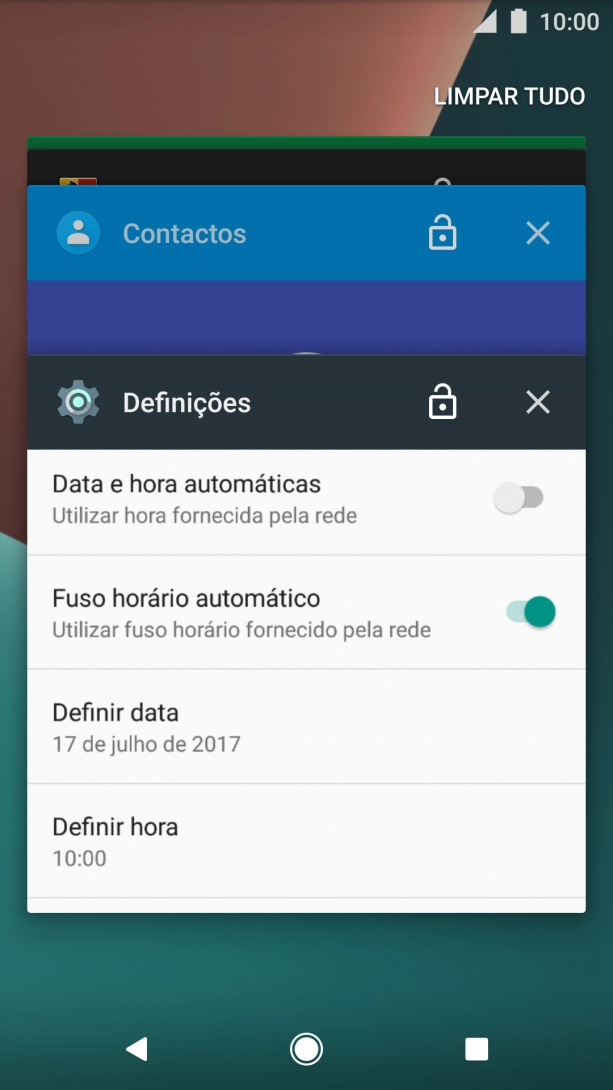 Para terminar uma aplicação em curso, deslize o dedo para a direita na aplicação pretendida.