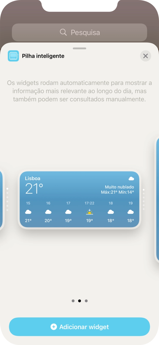 Para escolher a dimensão pretendida para o widget, deslize o dedo para a direita ou para a esquerda sobre o ecrã.