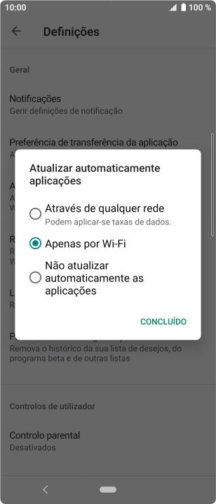 Para ativar a atualização automática de apps via redes móveis, prima Através de qualquer rede.