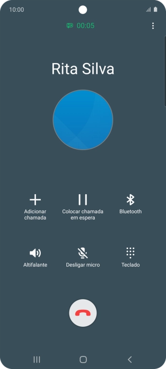 Prima o ícone para terminar a chamada.
