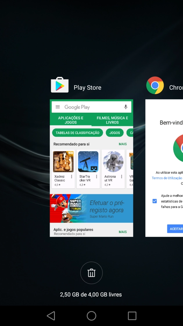 Para terminar uma aplicação em curso, deslize o dedo para cima na aplicação pretendida.