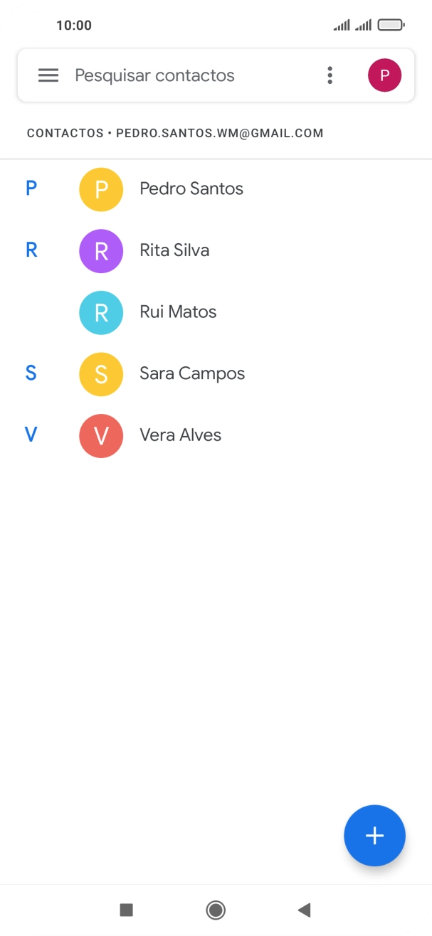 Prima o ícone de novo contacto.