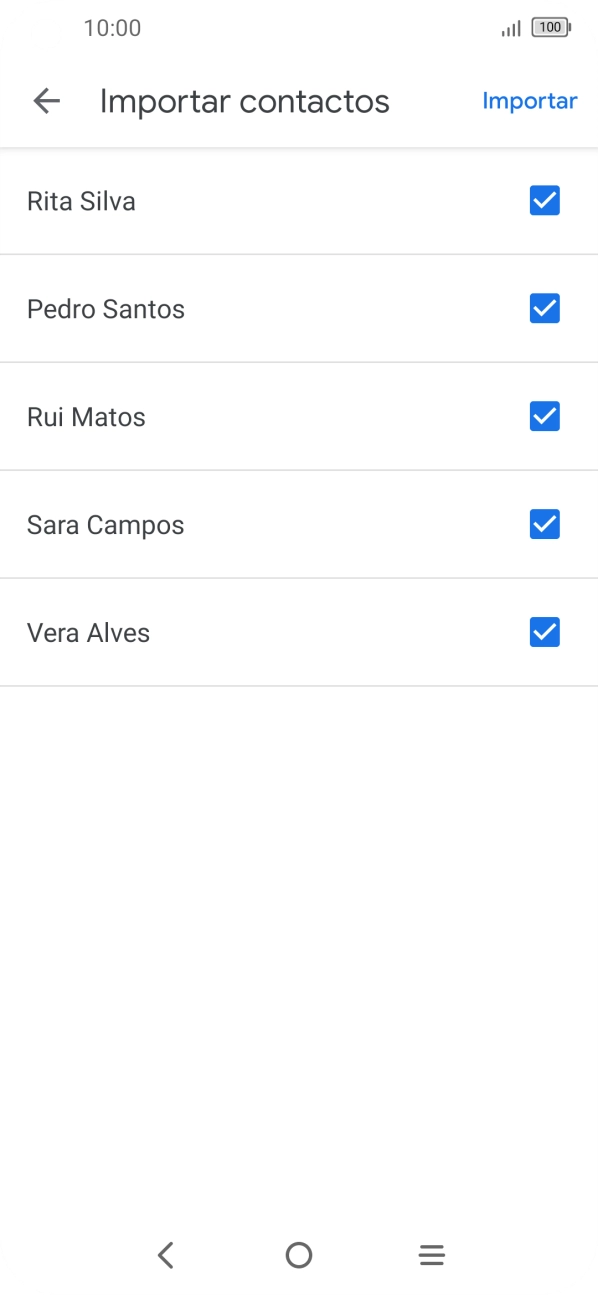 Prima o campo ao lado dos contactos pretendidos para os selecionar.