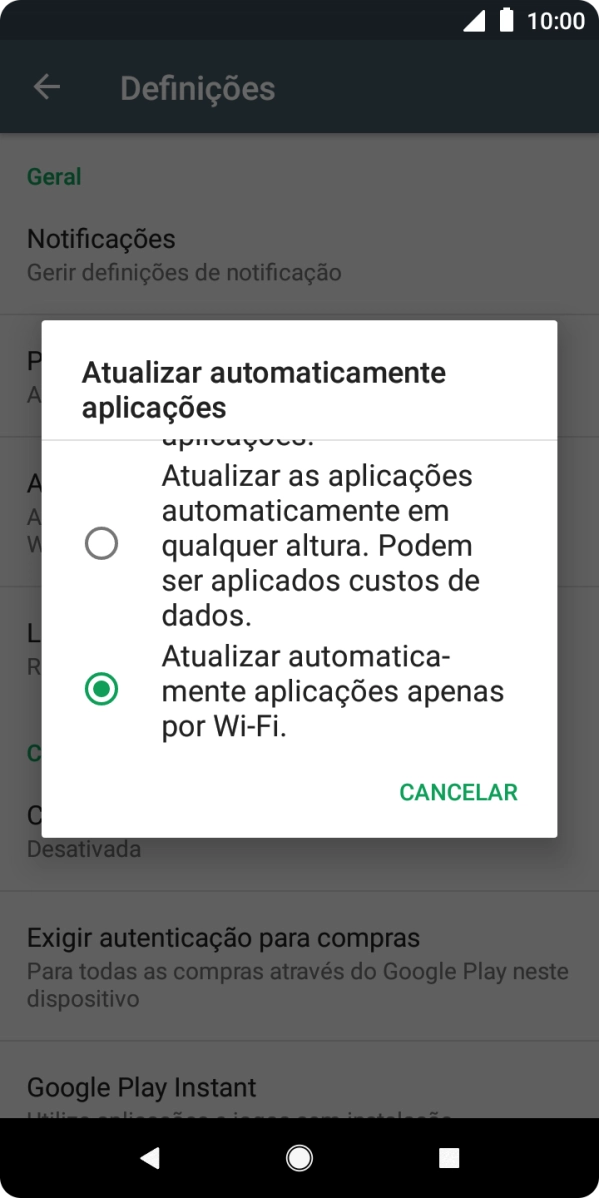 Para ativar a atualização automática de apps via Wi-Fi, prima Atualizar automáticamente aplicações apenas por Wi-Fi..